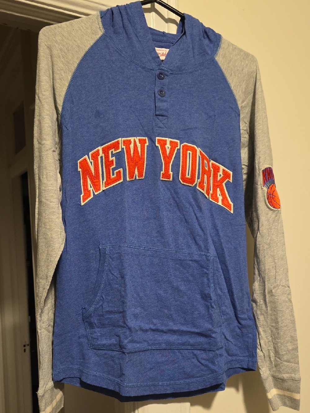 Mitchell & Ness Knicks Pullover With Hood And Front Kangaroo Pocket